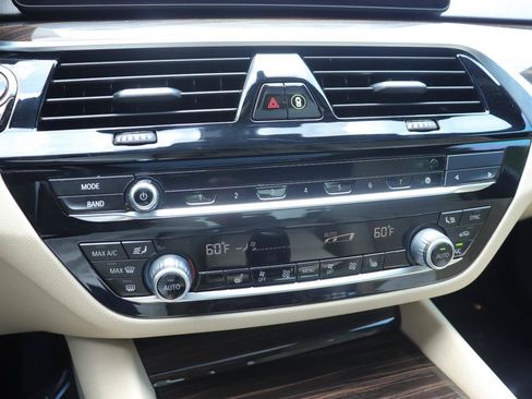 Used 2021 BMW 530i w/ Premium Package RWD image 32