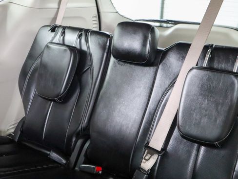 Used 2023 Chrysler Pacifica Touring-L FWD image 25