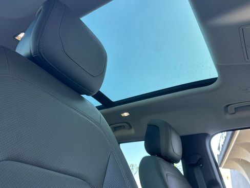 Used 2020 Land Rover Defender 110 HSE image 25