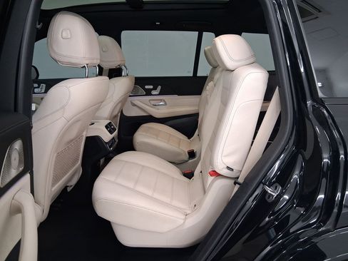 Used 2023 Mercedes-Benz GLS 450 4MATIC image 13