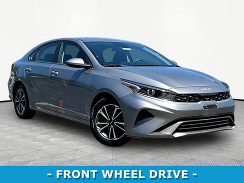 Used 2024 Kia Forte LXS FWD image 3