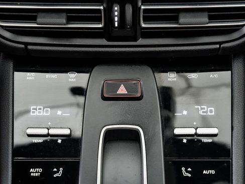 Certified 2025 Porsche Macan image 20