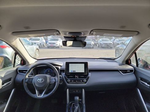 Used 2023 Toyota Corolla Cross XLE image 25