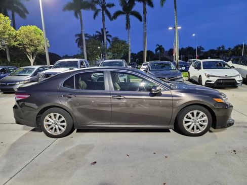 Used 2018 Toyota Camry LE w/ Audio Package FWD image 4