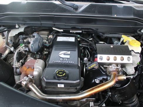 Used 2019 RAM 3500 Tradesman w/ Chrome Appearance Group image 16