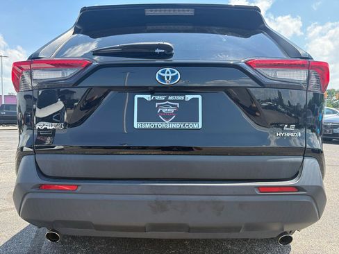 Used 2021 Toyota RAV4 LE AWD/4WD image 5