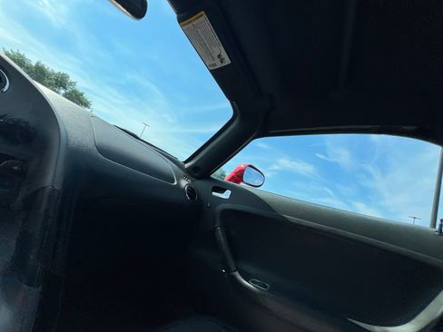 Used 2007 Pontiac Solstice GXP w/ Premium Package RWD image 19