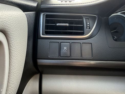 Used 2017 Toyota Camry LE image 24