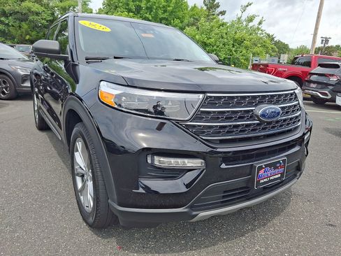 Certified 2023 Ford Explorer XLT w/ Equipment Group 202A AWD/4WD image 2