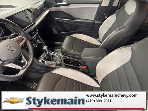 Used 2022 Volkswagen Taos SEL image 33