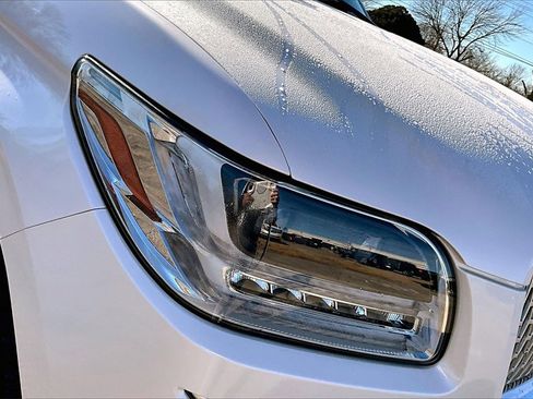 Used 2019 Lincoln Navigator Select image 26