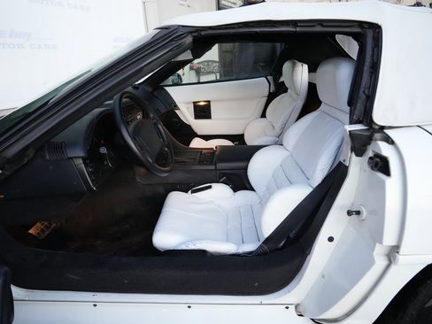 Used 1992 Chevrolet Corvette Convertible image 19