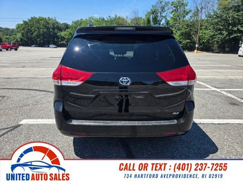 Used 2011 Toyota Sienna XLE FWD image 4
