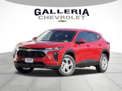 New 2026 Chevrolet Trax LS w/ LS Convenience Package FWD image 2