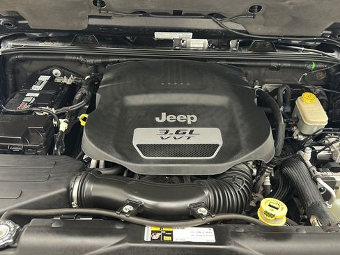 Used 2013 Jeep Wrangler Unlimited Sahara AWD/4WD image 24