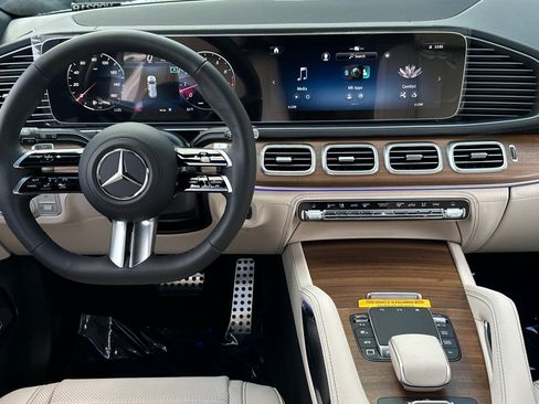 New 2025 Mercedes-Benz GLS 580 4MATIC image 23