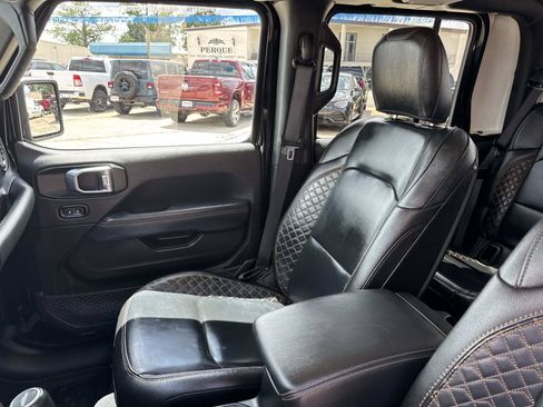 Used 2023 Jeep Gladiator Overland AWD/4WD image 15