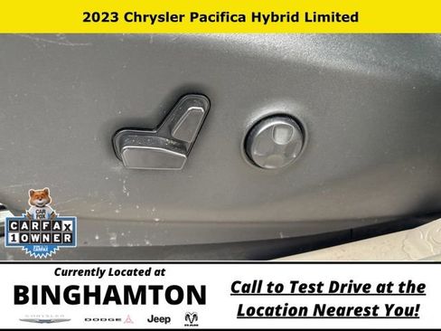 Used 2023 Chrysler Pacifica Limited FWD image 8