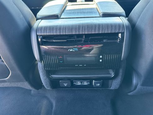 Used 2024 Jeep Wagoneer L Series II w/ Flexible Seating Group image 8