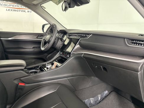 Used 2023 Jeep Grand Cherokee Limited image 30