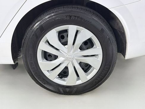 Used 2025 Nissan Versa S FWD image 30