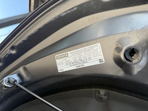 Used 2024 Toyota Highlander Limited FWD image 16