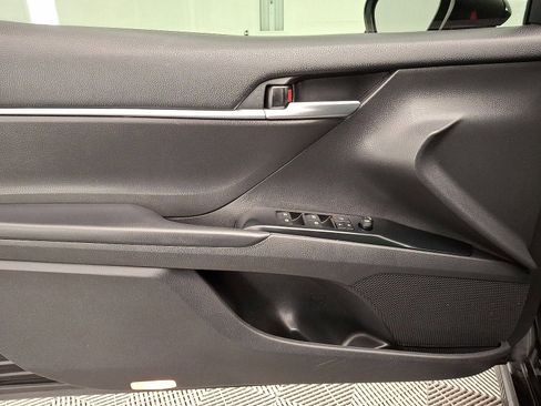 Used 2019 Toyota Camry SE image 10
