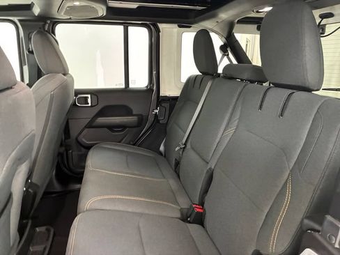 Used 2025 Jeep Wrangler Unlimited Sahara w/ Safety Group AWD/4WD image 18
