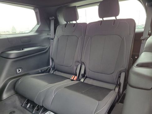 New 2025 Jeep Grand Cherokee L Laredo image 13