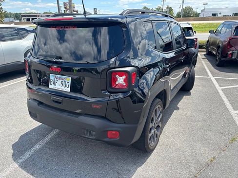 Used 2023 Jeep Renegade Latitude w/ Sun/Sound Group AWD/4WD image 7