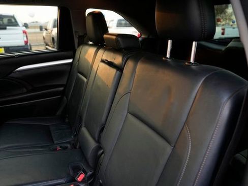 Used 2016 Toyota Highlander XLE image 14