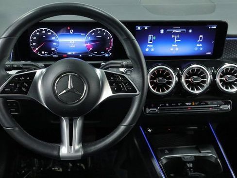 Used 2024 Mercedes-Benz GLB 250 4MATIC image 10