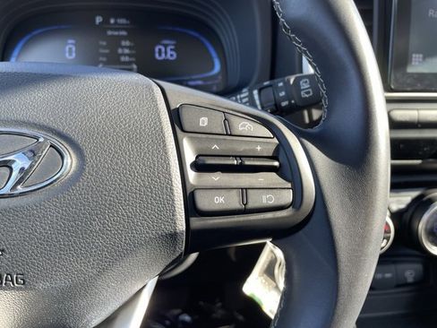 Used 2023 Hyundai Venue SEL image 12