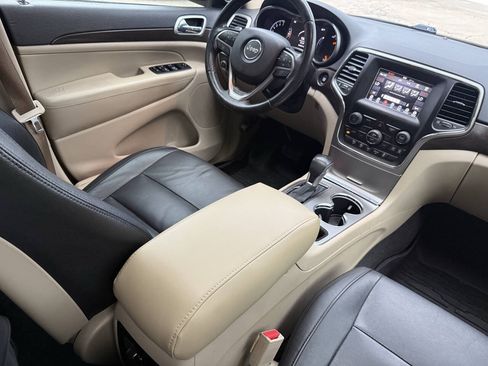 Used 2018 Jeep Grand Cherokee Laredo RWD image 17