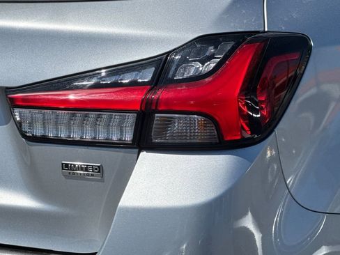 Used 2025 Mitsubishi Outlander Sport SE AWD/4WD image 24