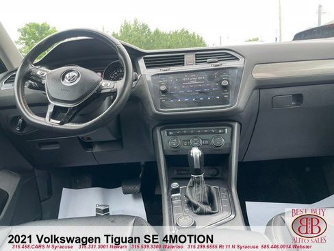 Used 2021 Volkswagen Tiguan SE image 11