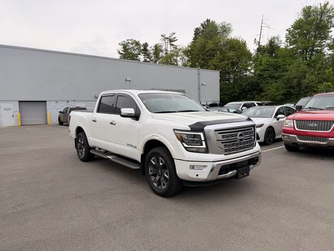 Used 2024 Nissan Titan Platinum Reserve w/ Moonroof Package AWD/4WD image 3