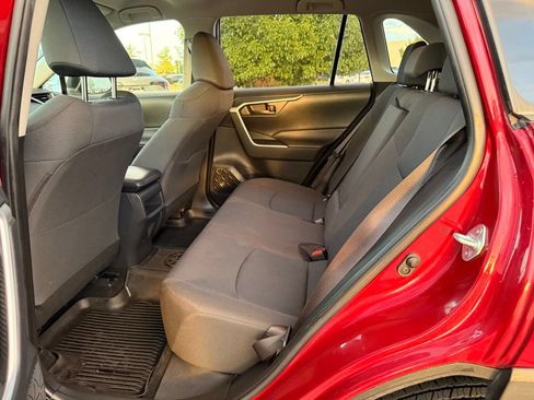 Used 2019 Toyota RAV4 LE w/ All Weather Liner Package AWD/4WD image 25