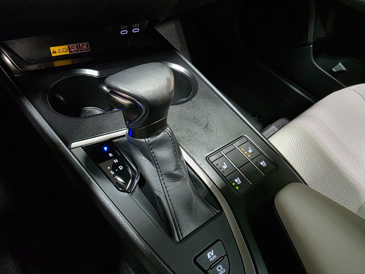 Used 2024 Lexus UX 250h F Sport FWD image 36