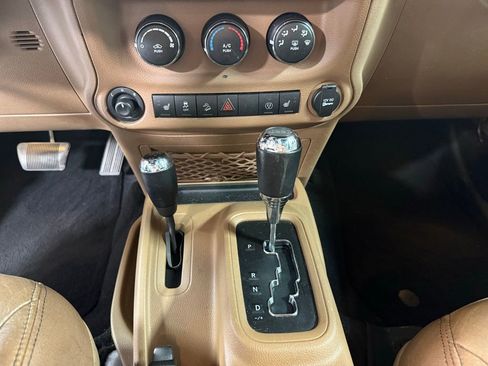 Used 2017 Jeep Wrangler Unlimited Sahara w/ Connectivity Group image 18