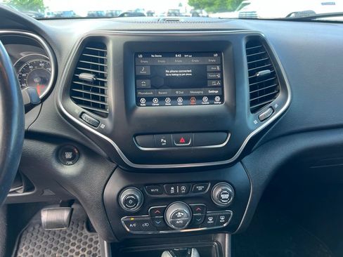 Used 2020 Jeep Cherokee Latitude Plus AWD/4WD image 15