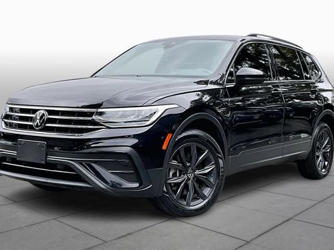 Certified 2022 Volkswagen Tiguan SE image 1