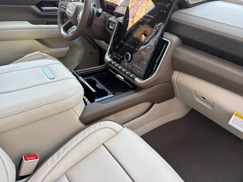 New 2026 GMC Yukon Denali w/ Denali Reserve Package image 17