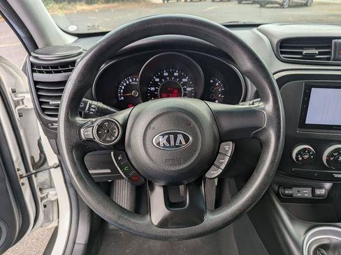 Used 2018 Kia Soul FWD image 13