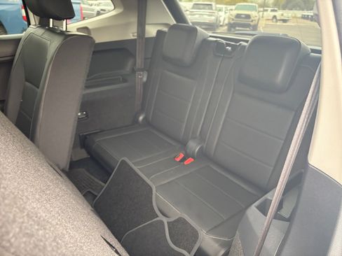 Used 2018 Volkswagen Tiguan SEL image 32