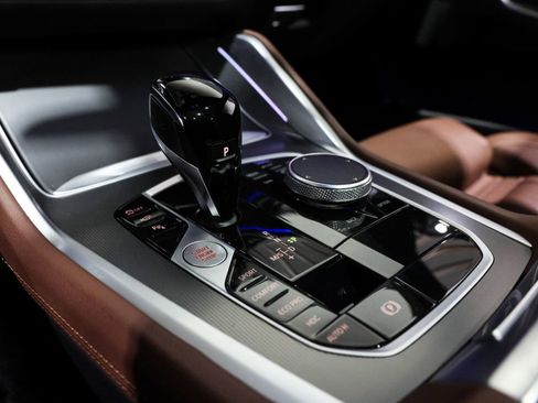 Used 2022 BMW X6 xDrive40i w/ M Sport Package image 42