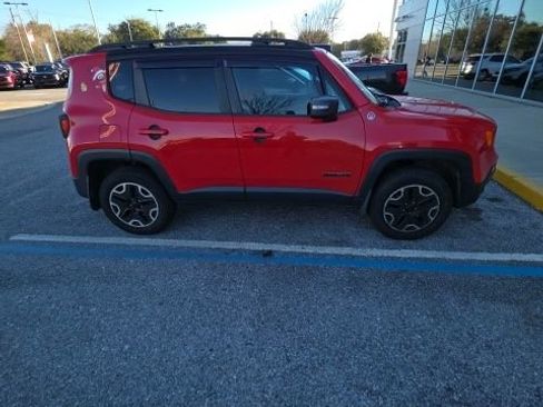 Used 2016 Jeep Renegade Trailhawk image 2