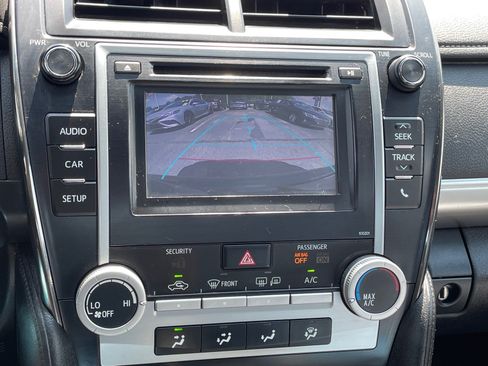 Used 2014 Toyota Camry SE FWD image 13