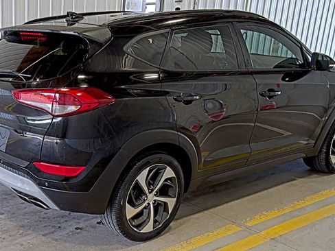 Used 2018 Hyundai Tucson Value w/ Cargo Package FWD image 2