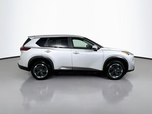 Used 2025 Nissan Rogue SV FWD image 3